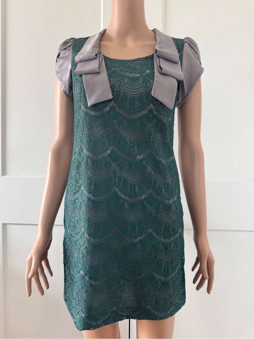 Traffic People Gray Grey Green Lace Satin Bow Tulip Sleeves Mini Shift Dress XS